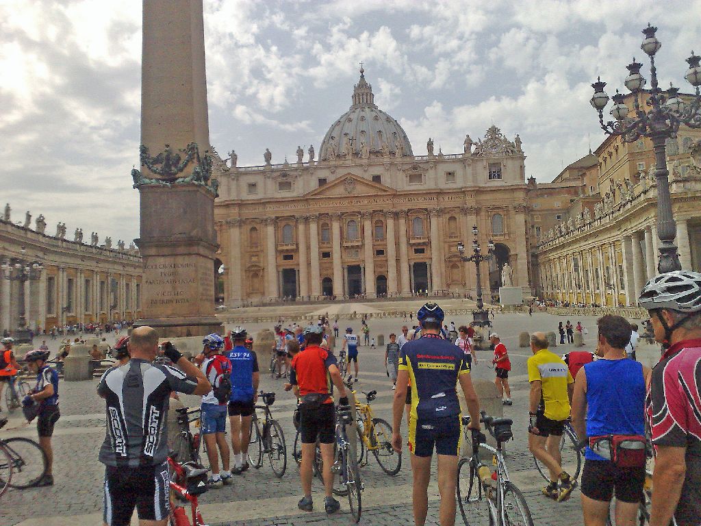 67 Zielankunft auf dem Petersplatz